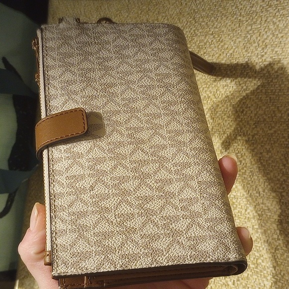 Micheal kors nwt double zip pocket snap wallet retails 198.00 jet set collection - Picture 12 of 13